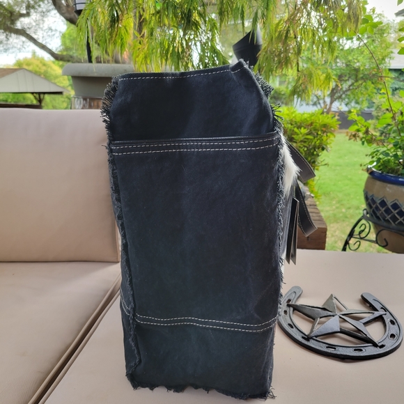 🔥❤️ Hand Tooled Weekender Bag - Picture 2 of 7